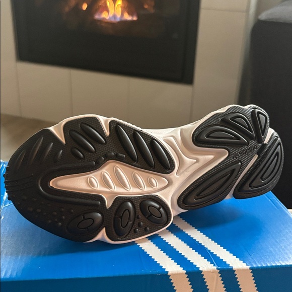 NIB [adidas] Ozweego 'J Cloud White/Grey Athletic Shoes Sneakers Youth Sz 4.5 - Picture 11 of 14